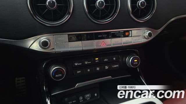 Kia Stinger 2019 — Şəkil 24/33