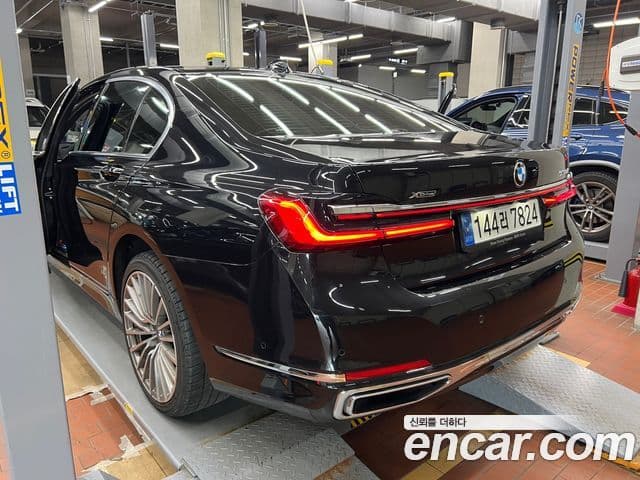 BMW 7 Series 2022 — Şəkil 2/6