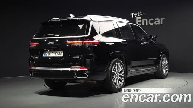 Jeep Grand Cherokee 2023 — Фото 2/20