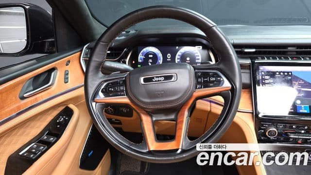 Jeep Grand Cherokee 2023 — Фото 13/20