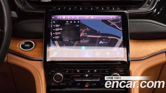 Jeep Grand Cherokee 2023 — Фото 14/20