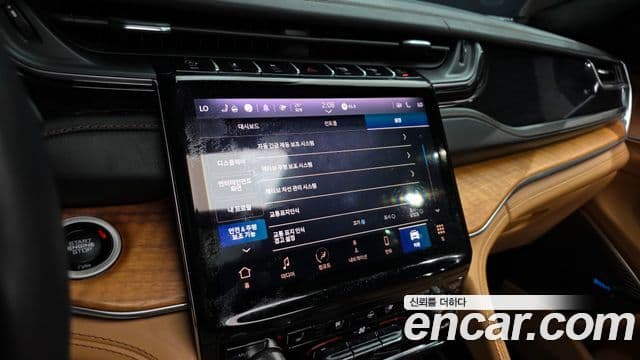 Jeep Grand Cherokee 2023 — Фото 16/20