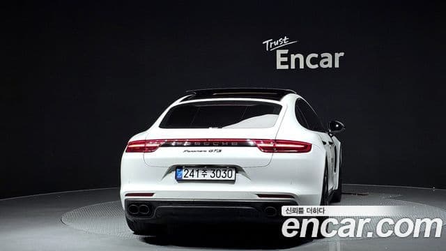 Porsche Panamera 2018 — Фото 4/20