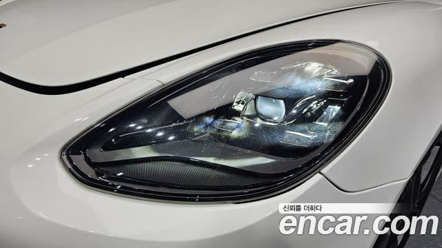 Porsche Panamera 2018 — ფოტო 35/37
