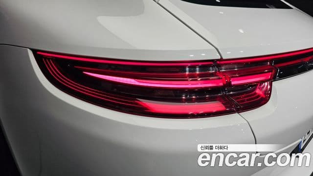 Porsche Panamera 2018 — ფოტო 26/37