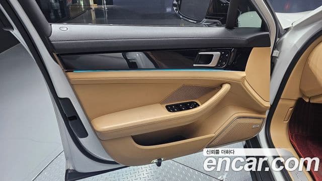 Porsche Panamera 2018 — ფოტო 7/37