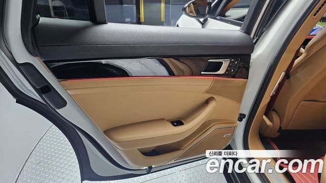 Porsche Panamera 2018 — ფოტო 11/37