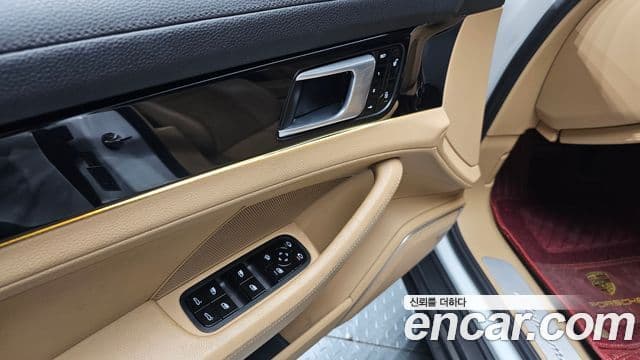 Porsche Panamera 2018 — ფოტო 22/37