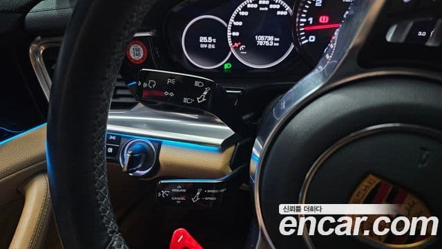 Porsche Panamera 2018 — ფოტო 29/37