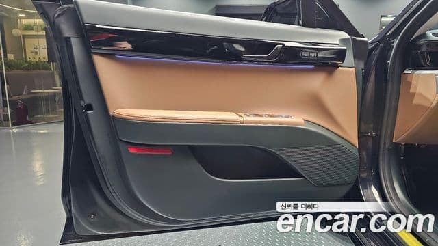 Hyundai Grandeur Hybrid 2023 — Photo 29/37