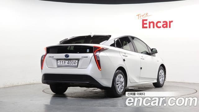 Toyota Prius 2018 — Photo 32/32