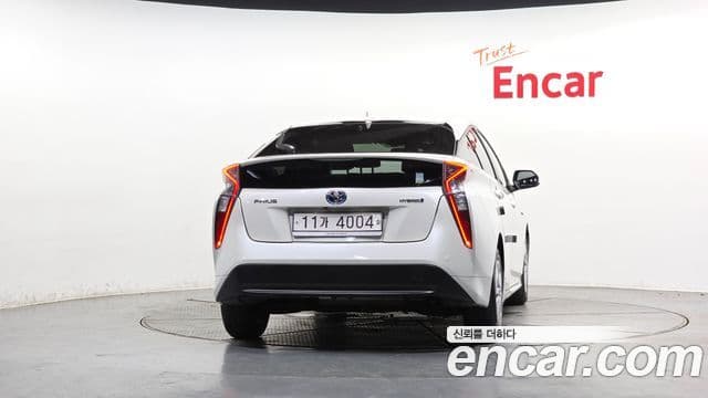Toyota Prius 2018 — Photo 10/32