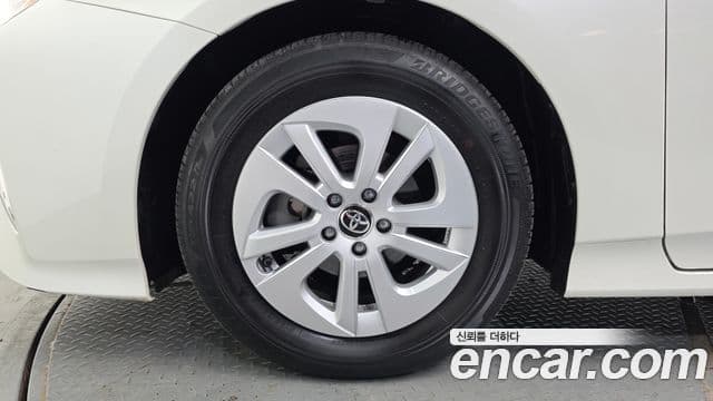 Toyota Prius 2018 — Photo 15/32