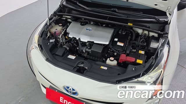 Toyota Prius 2018 — Photo 9/32