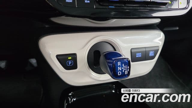 Toyota Prius 2018 — Photo 21/32