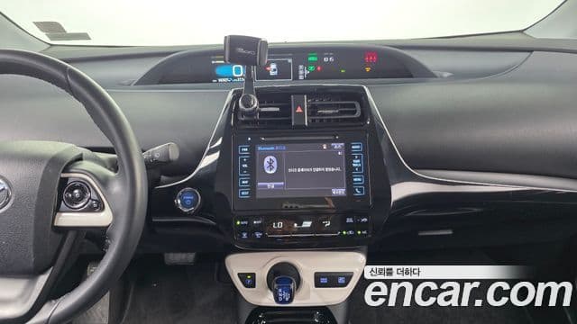 Toyota Prius 2018 — Photo 31/32