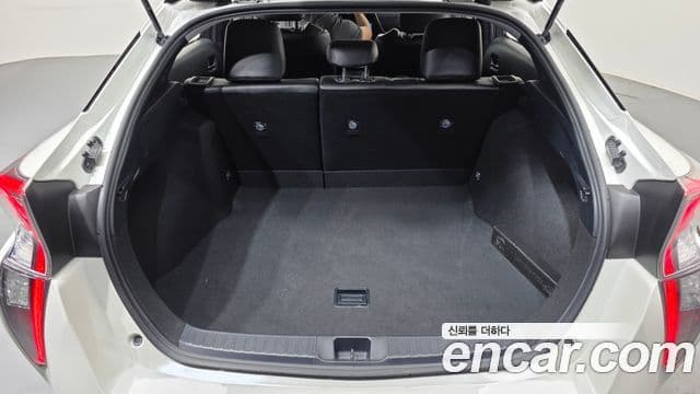 Toyota Prius 2018 — Photo 20/32