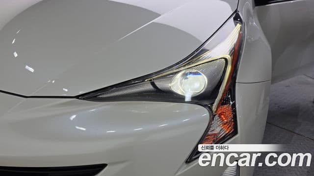 Toyota Prius 2018 — Photo 22/32