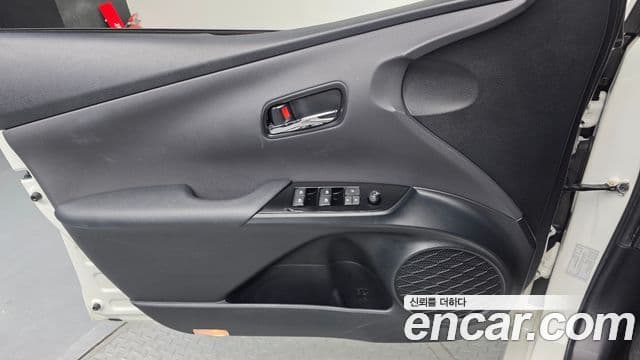 Toyota Prius 2018 — Photo 7/32