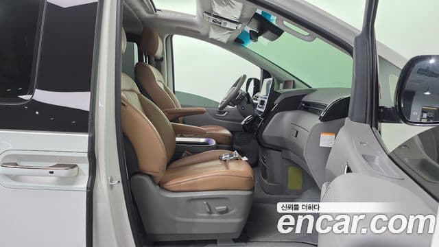 Hyundai Staria 2024 — Şəkil 27/31