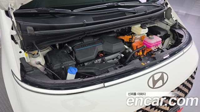 Hyundai Staria 2024 — Şəkil 16/31