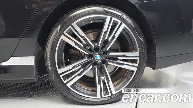BMW 7 Series 2023 — Photo 33/34