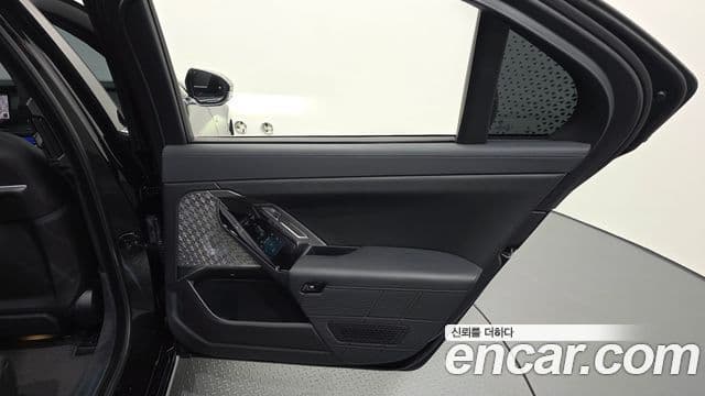 BMW 7 Series 2023 — Photo 1/34