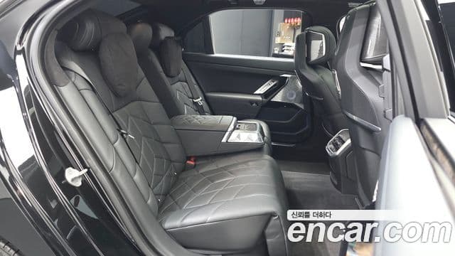BMW 7 Series 2023 — Photo 13/34