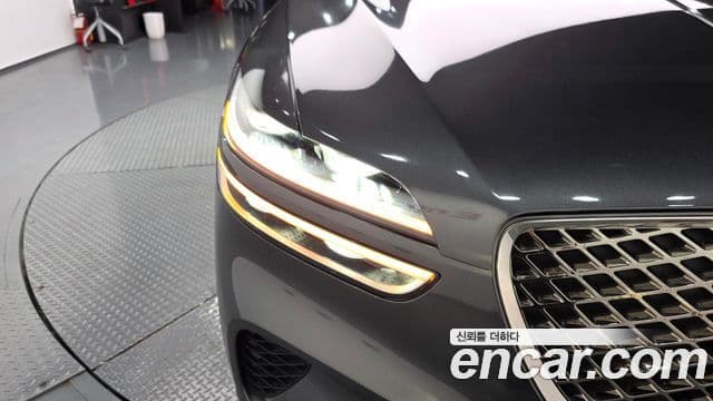 Genesis GV70 2022 — Photo 8/35