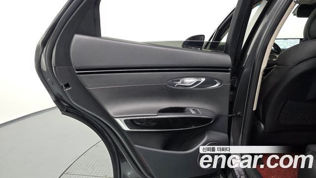 Genesis GV70 2022 — Photo 34/35