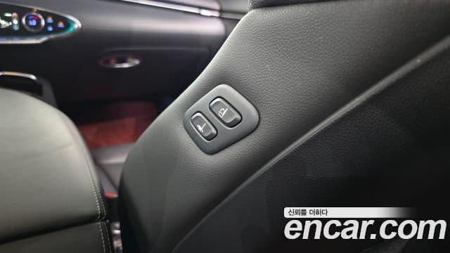 Genesis GV70 2022 — Photo 33/35