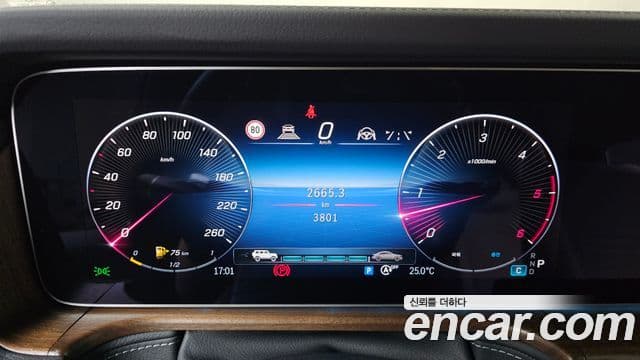 Mercedes-Benz G-Class 2025 — Photo 6/31