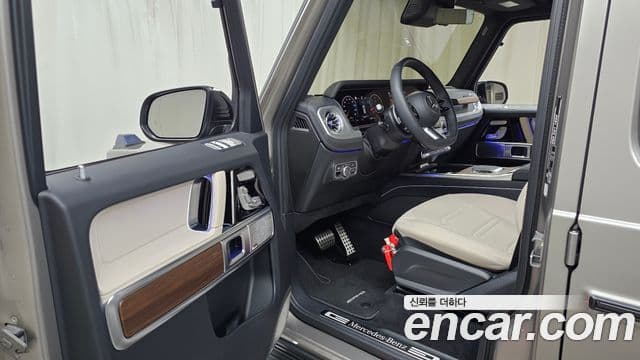Mercedes-Benz G-Class 2025 — Photo 17/31