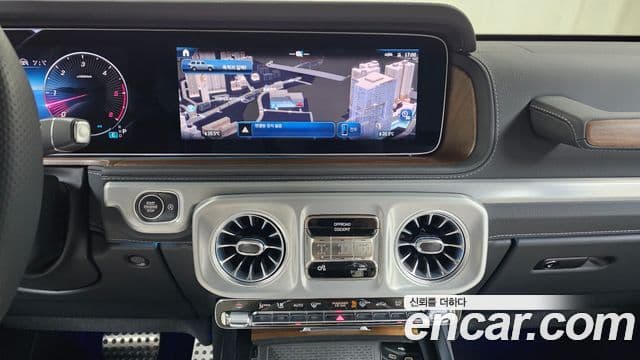 Mercedes-Benz G-Class 2025 — Photo 24/31
