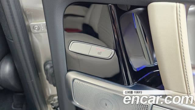 Mercedes-Benz G-Class 2025 — Photo 10/31