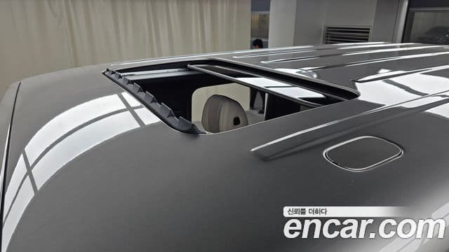 Mercedes-Benz G-Class 2025 — Photo 27/31