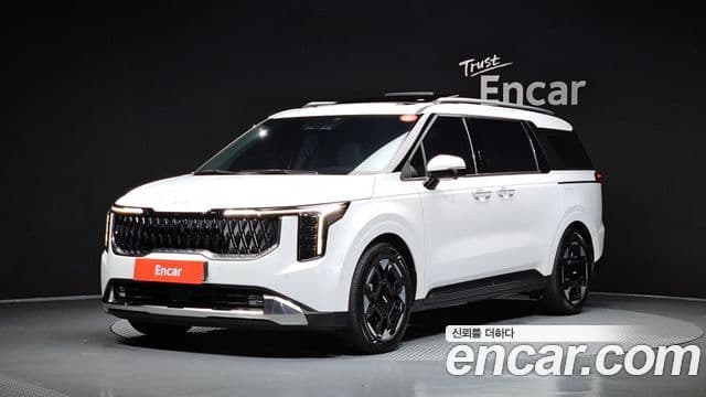 Kia Carnival 2023 — Фото 1/20