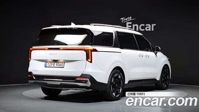 Kia Carnival 2023 — Фото 2/20