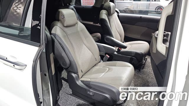 Kia Carnival 2023 — Фото 12/20