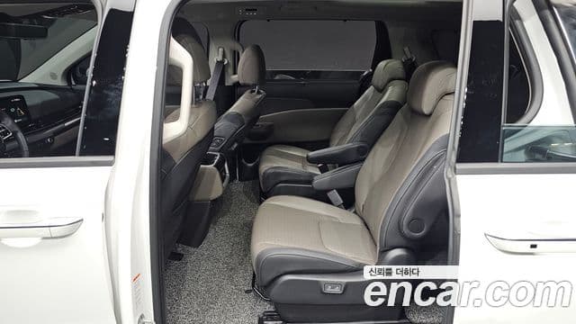 Kia Carnival 2023 — Фото 13/20