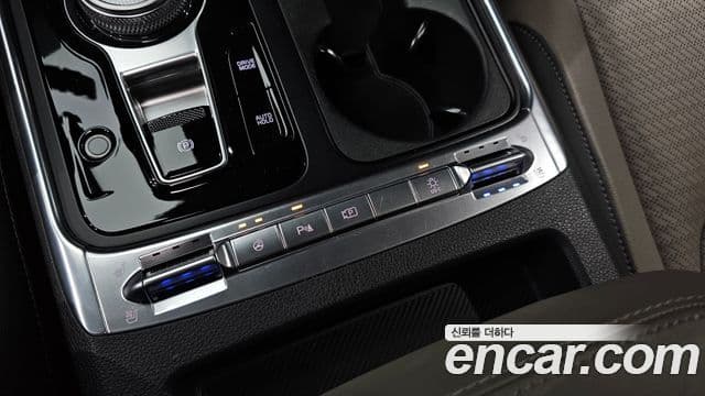 Kia Carnival 2023 — Şəkil 9/40
