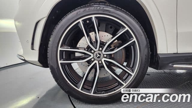 Mercedes-Benz GLS-Class 2023 — Photo 19/41