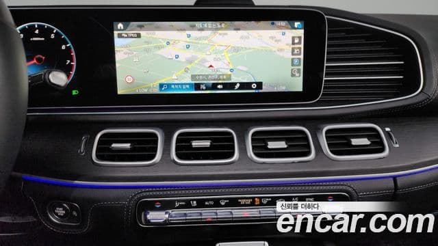 Mercedes-Benz GLS-Class 2023 — Photo 10/41