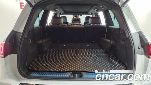 Mercedes-Benz GLS-Class 2023 — Photo 18/41