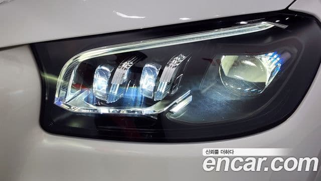 Mercedes-Benz GLS-Class 2023 — Photo 12/41