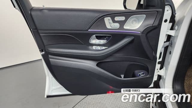 Mercedes-Benz GLS-Class 2023 — Photo 22/41