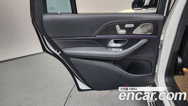 Mercedes-Benz GLS-Class 2023 — Photo 27/41