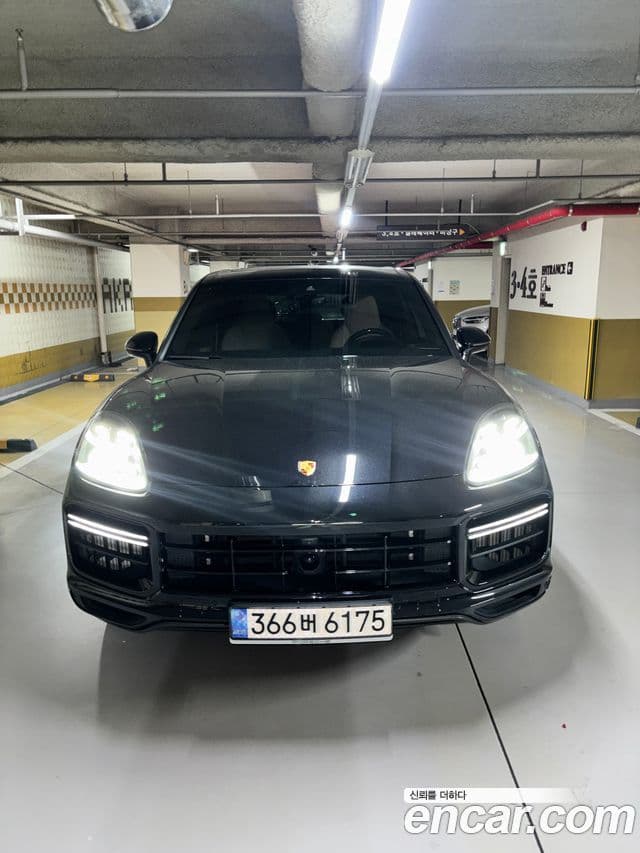 Porsche Cayenne 2022 — Photo 9/18