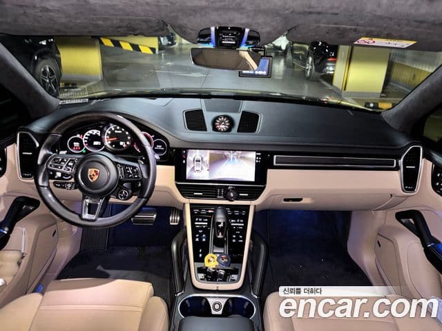 Porsche Cayenne 2022 — Photo 2/18