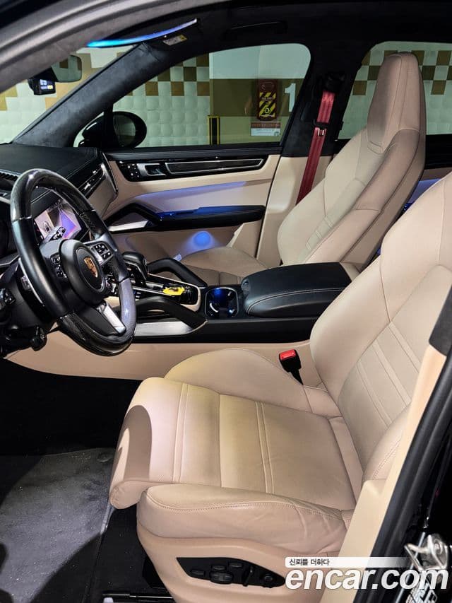 Porsche Cayenne 2022 — Photo 4/18
